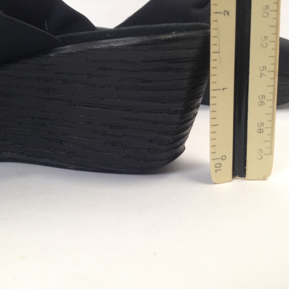 Munro black wedge slide in size 5W.  Gold metallic - Picture 6 of 8